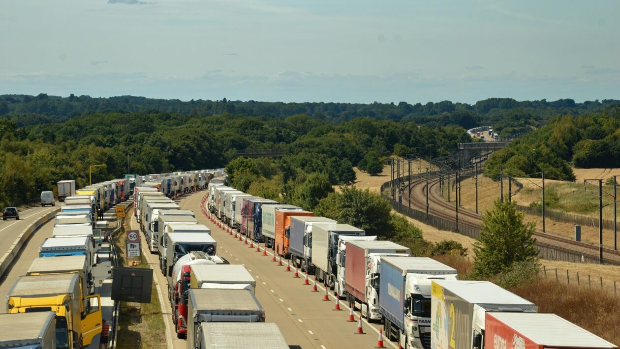 Príprava na skúšku: Detailná analýza teoretických testov a praktického preukazovania zručností