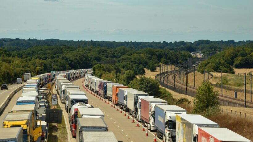 Príprava na skúšku: Detailná analýza teoretických testov a praktického preukazovania zručností