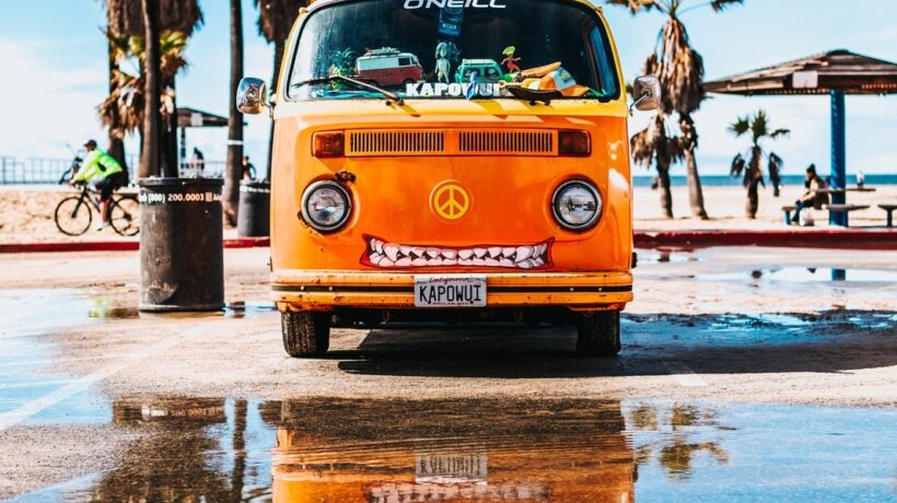 Interakcia s dopravou: Špecifické pravidlá prednosti a bezpečná vzdialenosť od električiek