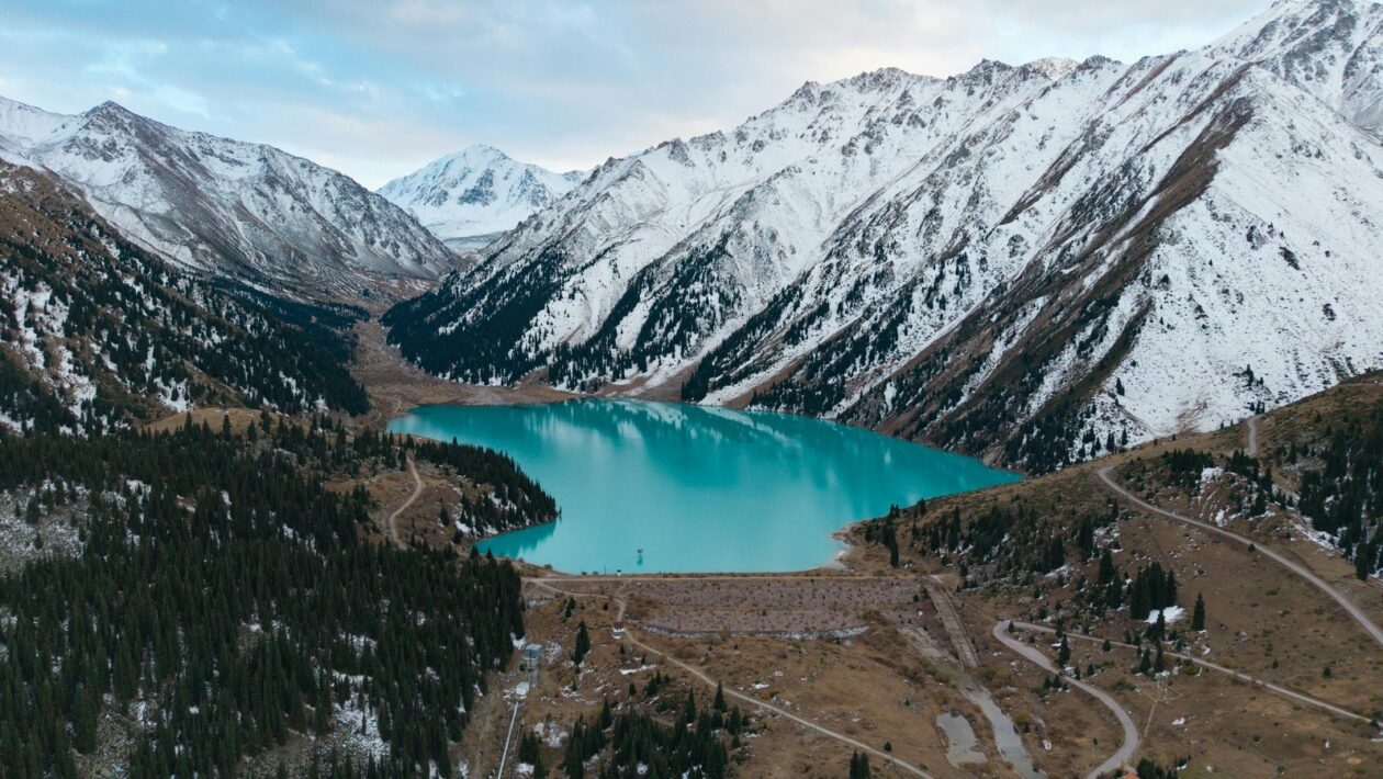 Databázové systémy: Teorie, architektury a správa