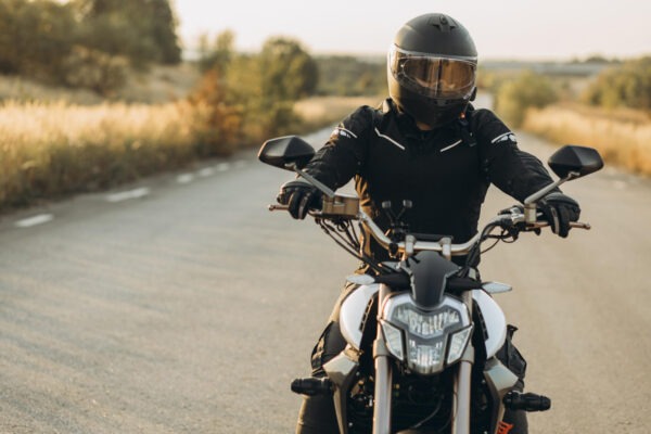 Jazda s chladnou hlavou: 3 veci, ktoré vás na motorke udržia v sedle